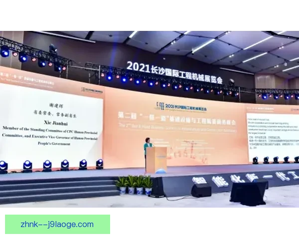 欧联杯半决赛：马赛凭借顽强表现成功晋级决赛，锁定争冠机会